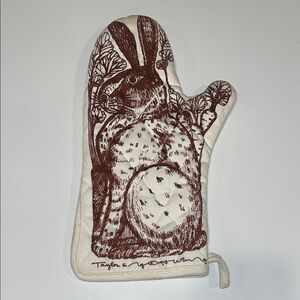 RARE Vintage 1978 Taylor & Ng Rabbit w/ carrots Oven Mitt. White/Brown. Like new